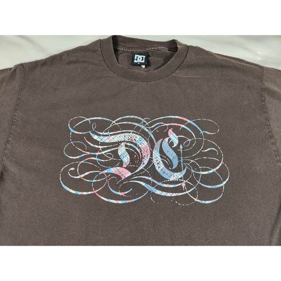 Sz L Y2K DC Shoes Co Tshirt Brown Logo Short Sleeve Skate Tee Size Large Vtg - Picture 1 of 11
